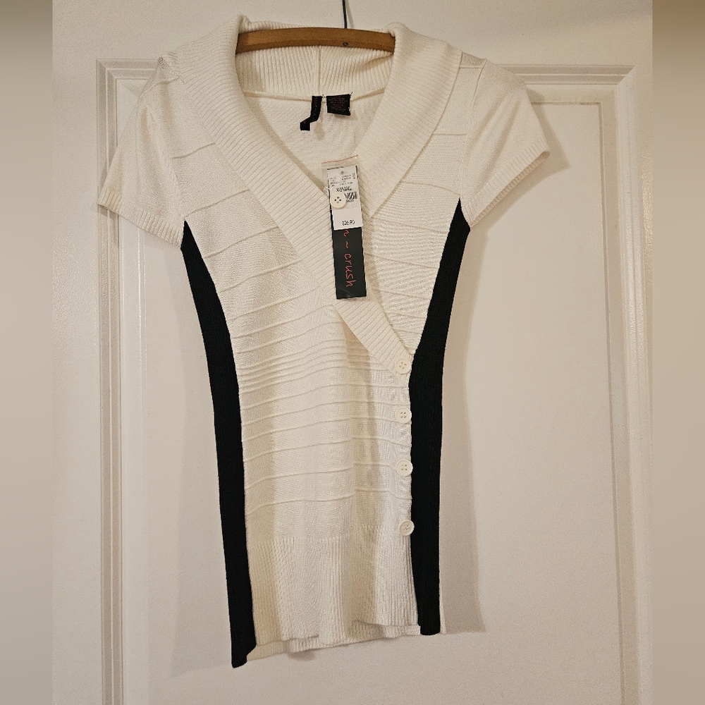 Black and Ivory Short Sleeved Vneck Sweater, XS, NWT